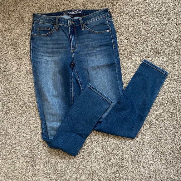 Universal Thread Mid Rise Skinny Jeans - Picture 5 of 6